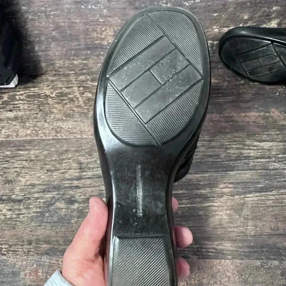 Tommy Hilfiger Black Mules with Wide Strap and Thick Sole - Picture 4 of 5